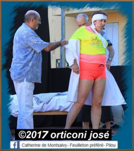 deshabillez-moi-fourcaud-veronique-spectacle-gerard-chambre-auribeau-2017-scene-chant