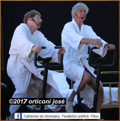 gerard-chambre-fabrice-coccitto-a-bicyclette-comedie-musicale-parlez-moi-d-amour-au-lit-auribeau-2017