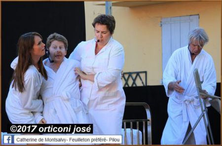 mika-apamian-gerard-chambre-auribeau-festival-2017-spectacle-fabrice-coccito-scene-lucie-fabry-veronique