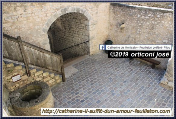 tour-cesar-de-provins-les-escaliers