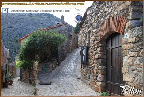 village-de-castelnou-lieu-de-tournage-de-catherine-avec-virginie-lacroix-et-benedicte-sire
